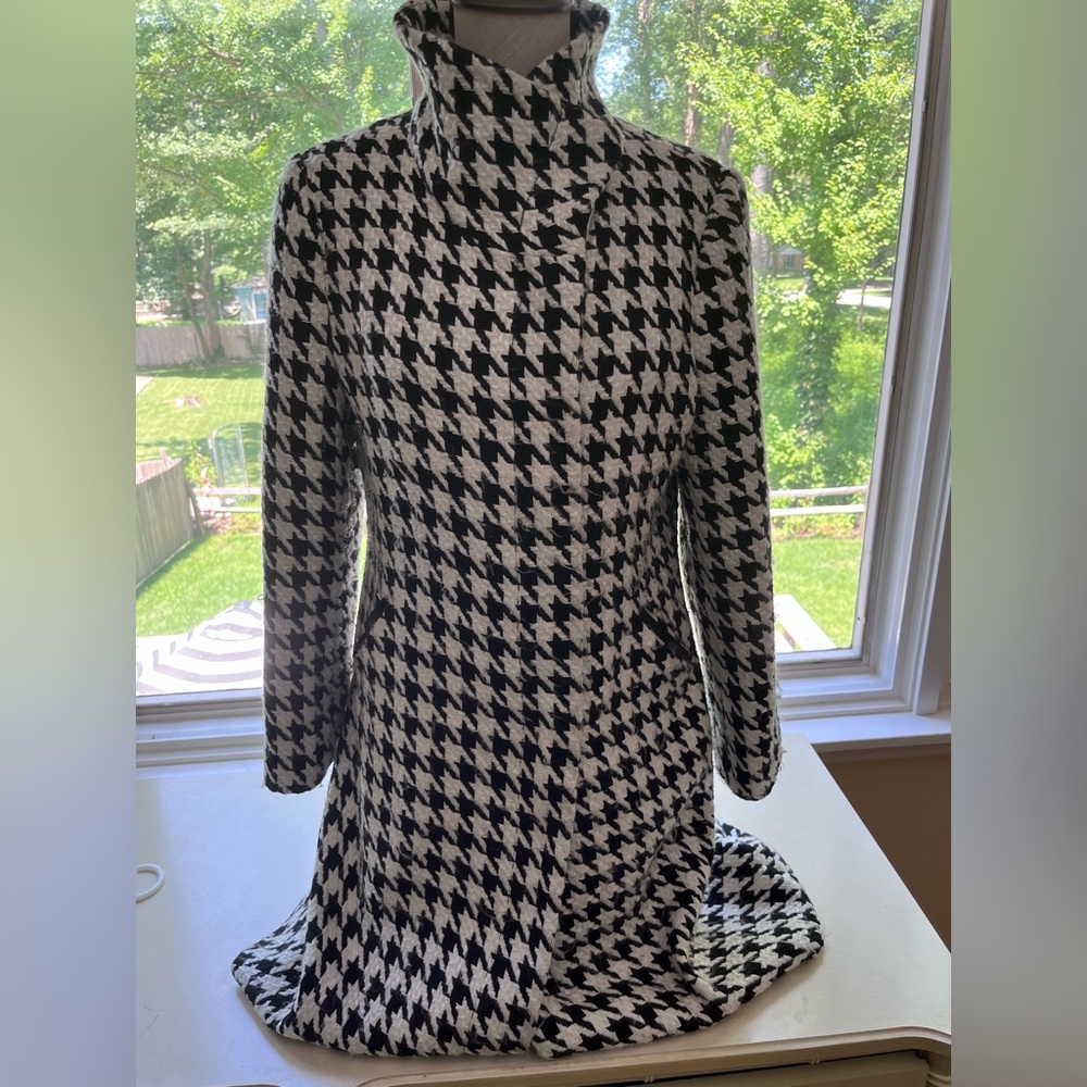 Beautiful Black and White Houndstooth Coat